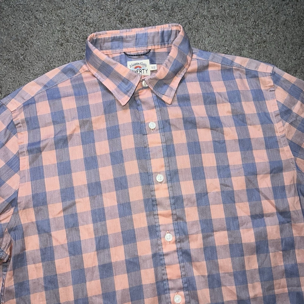 Faherty Men's Small Pink Blue Check Plaid Short Sleeve Movement‎ Button Up Shirt